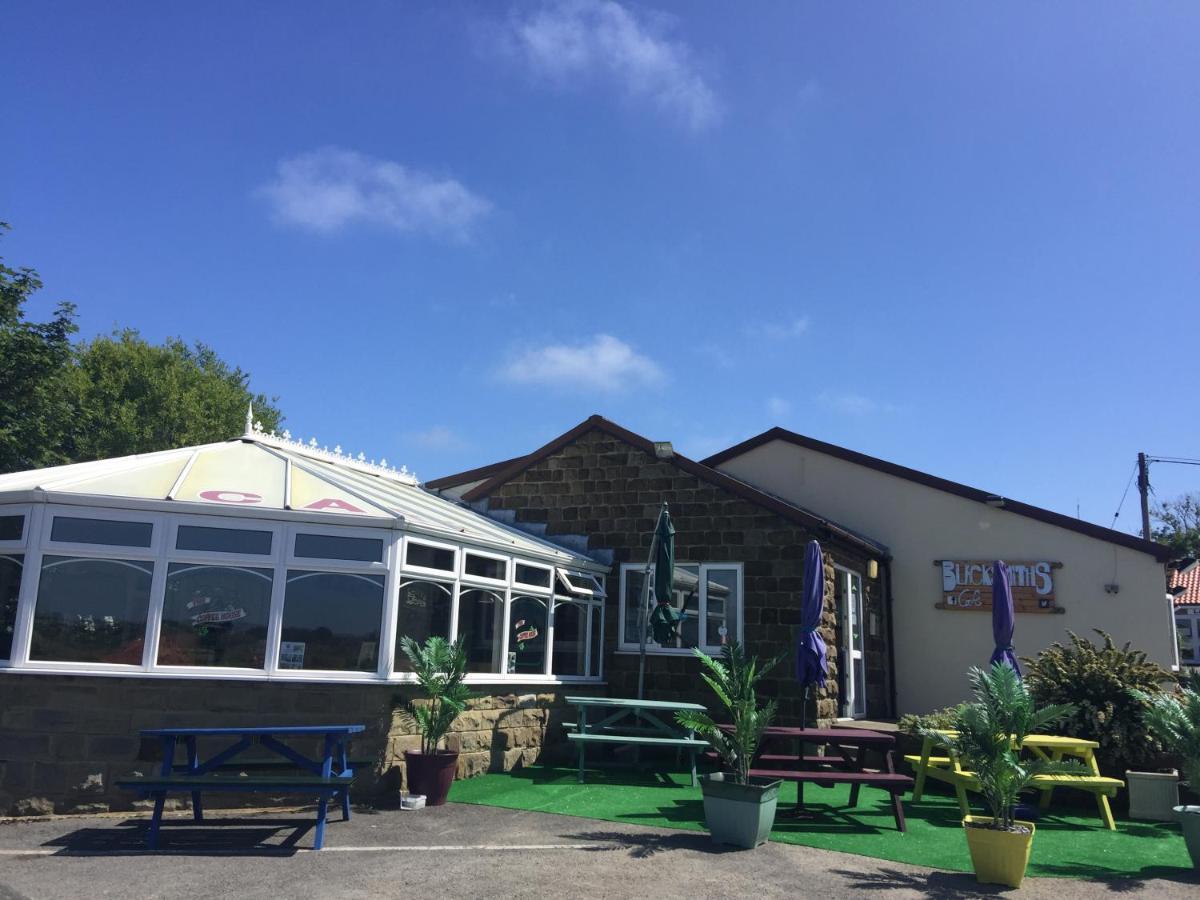 Blacksmiths Boutique B&B Robin Hood's Bay Bagian luar foto